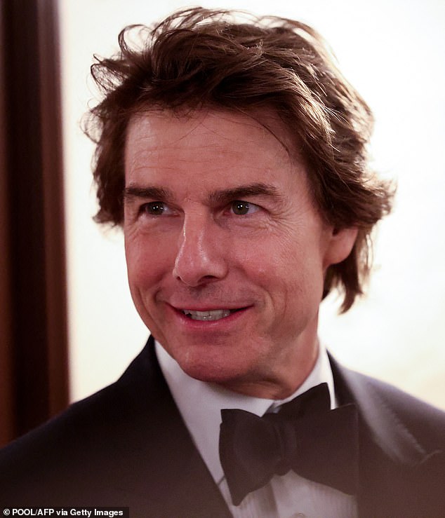 Tom Cruise verlieh einer Wohltätigkeitsgala in London am Mittwochabend etwas Hollywood-Flair und alle Augen waren auf den Star gerichtet, nachdem sich sein Aussehen in den letzten vier Jahrzehnten deutlich verändert hatte