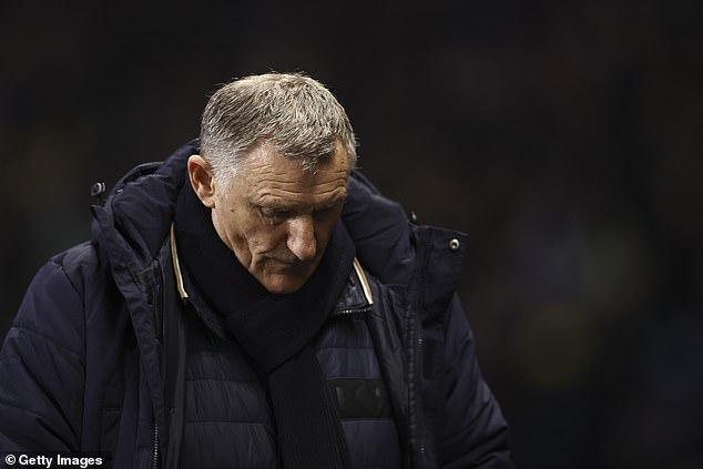 Tony Mowbray, Cheftrainer von Birmingham City, ist aus dem Team zurückgetreten, nachdem er von einer mysteriösen „schweren Krankheit“ heimgesucht wurde.