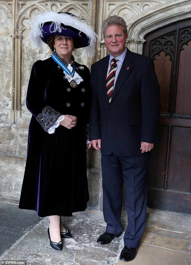 Die Gräfin von Bathurst (im Bild mit ihrem Ehemann, dem Earl of Bathurst) hatte zuvor gesagt, dass ihr „fälschlicherweise“ der Vorstoß zur Einführung einer Anklage im Cirencester Park zugeschrieben würde