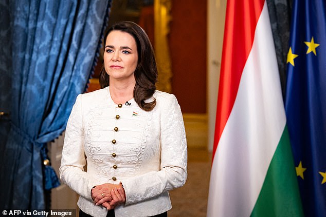 Die ungarische Präsidentin Katalin Novak ist am Samstag zurückgetreten, nachdem sie zunehmend unter Druck geraten war, weil sie einen Mann begnadigt hatte, der wegen Beihilfe zur Vertuschung sexuellen Missbrauchs verurteilt worden war