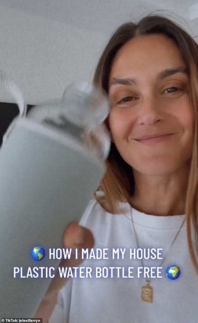 Die in Kalifornien lebende Farryn versuchte, ihr Haus plastikfrei zu machen und wechselte dabei zu einem Lieferservice für Wasser in Glasflaschen