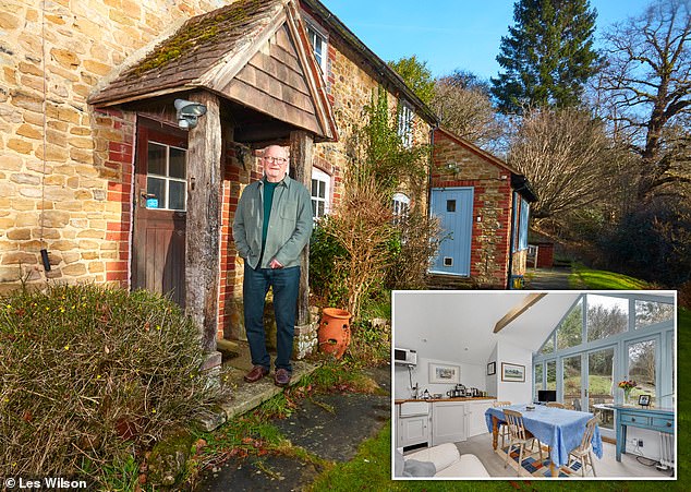 Bittersüß: Robert Dance bedauert, sein 1,7 Millionen Pfund teures Haus in Surrey verlassen zu müssen (ebenfalls im Bild zu sehen), braucht aber jetzt einen praktischeren Standort