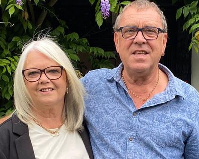 Ann und Peter Flello sind seit drei Jahren gezwungen, auf regelmäßige zahnärztliche Kontrolluntersuchungen zu verzichten, und gehören zu den Tausenden normalen Briten, die Schwierigkeiten haben, Zugang zu erschwinglicher Zahnpflege zu erhalten
