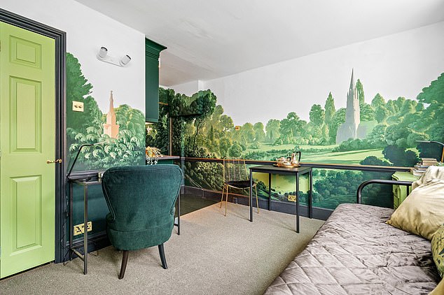 Zimmer mit Aussicht: Das handbemalte ehemalige Atelier des Künstlers John Pascoe in Islington im Norden Londons