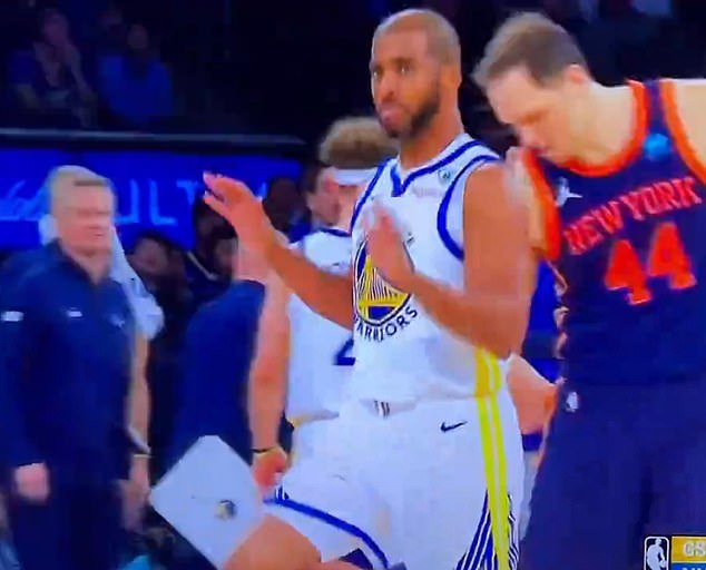 Paul ging mit erhobenen Händen weg, während Knicks-Teamkollege Bojan Bogdanovic half