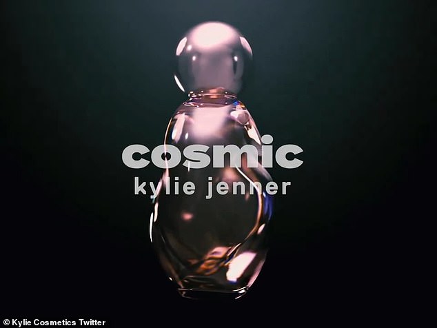 „Sie ist kosmisch ★⋆ stellt Kylies Debütduft vor, der am 7. März erscheint“, stand in der Bildunterschrift