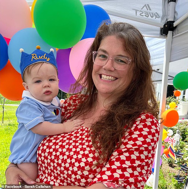 Ärzte machten Sarah Callahan, 39, aus Maryland darauf aufmerksam, dass ihr 18 Monate alter Sohn Rudy Anzeichen von Sprachverzögerungen zeigte.  Seit diesem Frühjahr aß er WanaBana-Beutel