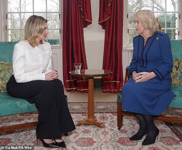 Camilla begrüßte die Frau des ukrainischen Präsidenten am Donnerstagmorgen in ihrer Londoner Residenz