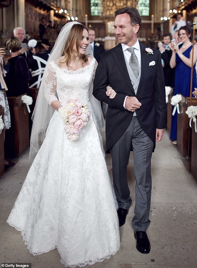 Das Paar ist an ihrem Hochzeitstag in Woburn am 15. Mai 2015 abgebildet