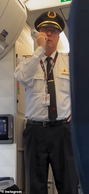 Zu seinen Befehlen gehörte, den Sicherheitsgurtzeichen zu „gehorchen“, den Flugbegleitern zuzuhören und freundlich zu anderen Passagieren zu sein