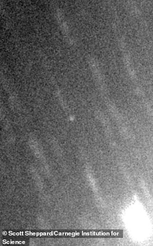 Entdeckungsbild des neuen Neptunmondes S/2002 N5 am Magellan-Teleskop, Chile