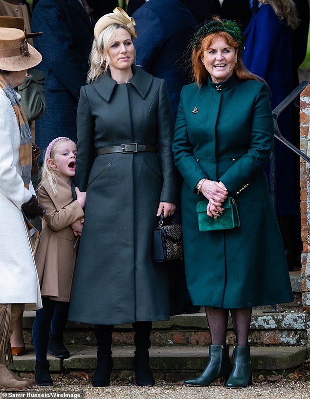 Sarah (im Bild neben Lena und Zara Tindall) verbrachte Weihnachten in Sandringham, wo sie zusammen mit Mitgliedern der königlichen Familie zur Kirche ging