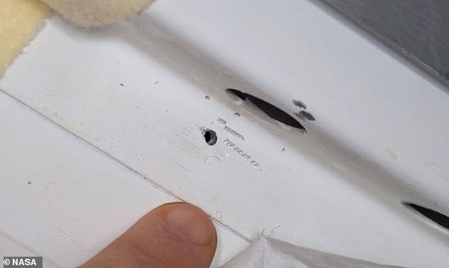 Im August 2018 beeilten sich Astronauten, ein Loch (im Bild) zu reparieren, das in der Außenwand der Sojus-Kapsel im umlaufenden Labor entstanden war