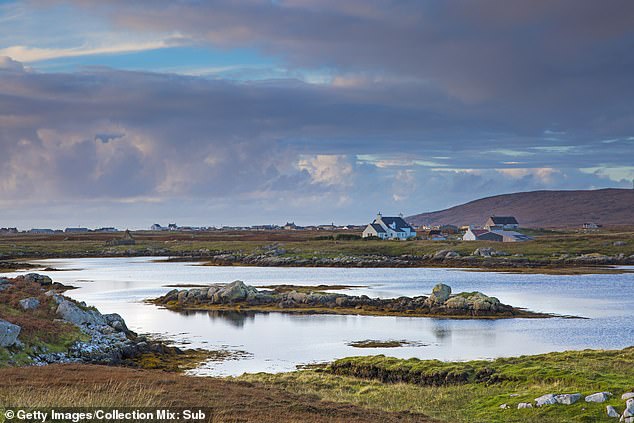 Lochboisdale in Schottland auf den Äußeren Hebriden holt sich Bronze mit einer durchschnittlichen monatlichen Niederschlagsmenge von 100 mm