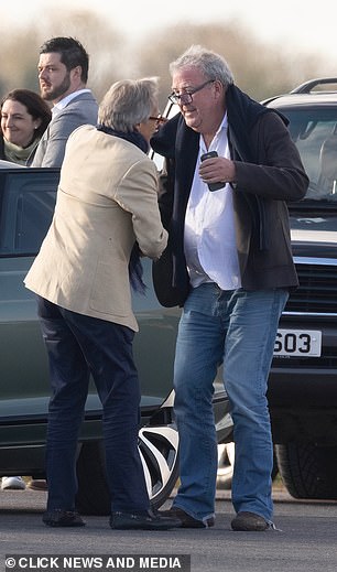 Jeremy Clarkson wurde gesehen, wie er den Herzog von Richmond umarmte