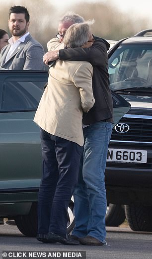 Jeremy Clarkson wurde gesehen, wie er den Herzog von Richmond umarmte
