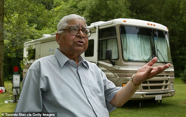 S.N. Goenka, travelled around North America for three months an R.V. teaching as he went