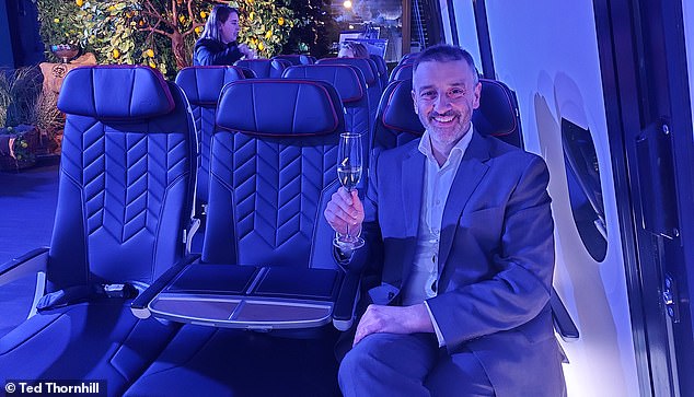 MailOnline-Reiseredakteur Ted Thornhill probiert die neuen Business-Class-Sitze für Kurzstreckenflüge aus