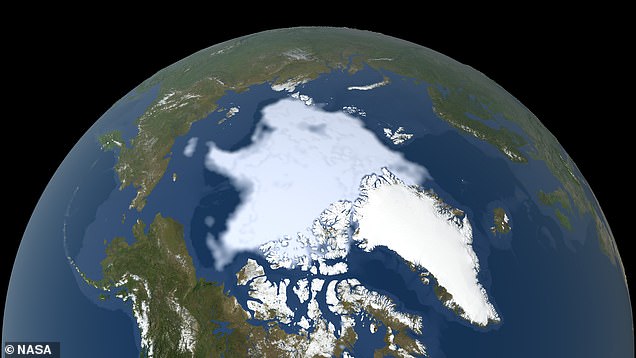 Hier sind Satellitenbilder der Arktis von 1979 (links) und 2022 (rechts) zu sehen.  Wissenschaftler gehen davon aus, dass die Arktis im Sommer zwischen 2035 und 2067 weitgehend eisfrei sein wird, wenn die aktuellen globalen Erwärmungstrends anhalten