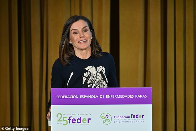 Als Ehrenpräsidentin der Spanischen Föderation für seltene Krankheiten (FEDER), die in diesem Jahr ihr 25-jähriges Bestehen feiert, sprach Königin Letizia vor dem Publikum