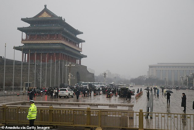 Peking, China (im Bild) liegt derzeit auf Platz 9, knapp vor Wuhan (10) auf der Liste von IQAir.  In beiden Städten wird die Luftverschmutzung als „ungesund“ beschrieben.