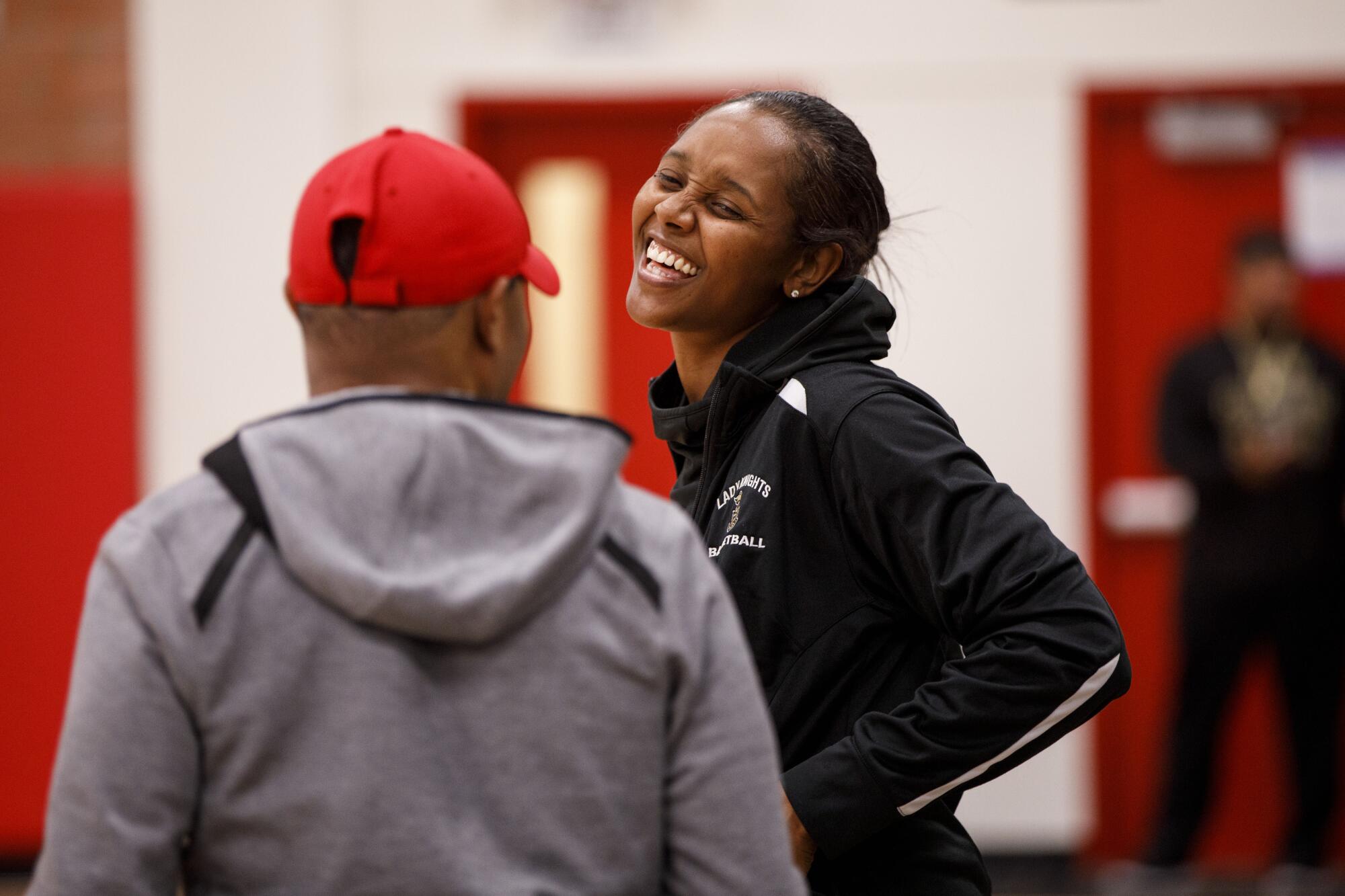 Noelle Quinn trainierte Bishop Montgomery während ihrer WNBA-Offseasons, bevor sie 2021 Trainerin der Seattle Storm wurde.