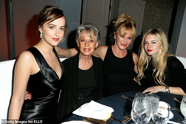 Dakota, Tippi Hedren, Melanie Griffith und Stella Banderas nehmen an den 22. jährlichen ELLE Women in Hollywood Awards 2015 teil