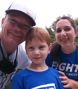 Bei Marisa Maddox, oben abgebildet, mit ihrem Ehemann Robert, 48, und ihrem Sohn Luke, jetzt neun Jahre alt, wurde im Alter von 29 Jahren Krebs diagnostiziert