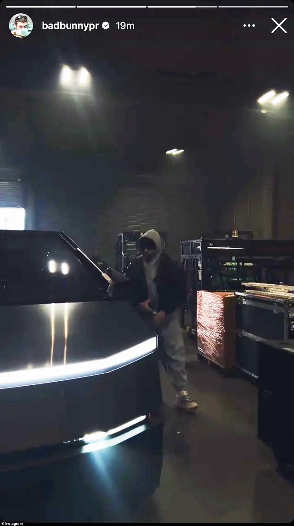 Bad Bunny nimmt seinen „Cybertruck“-Song wörtlich, als er bei seinem Konzert im Delta Center in Salt Lake City auftauchte
