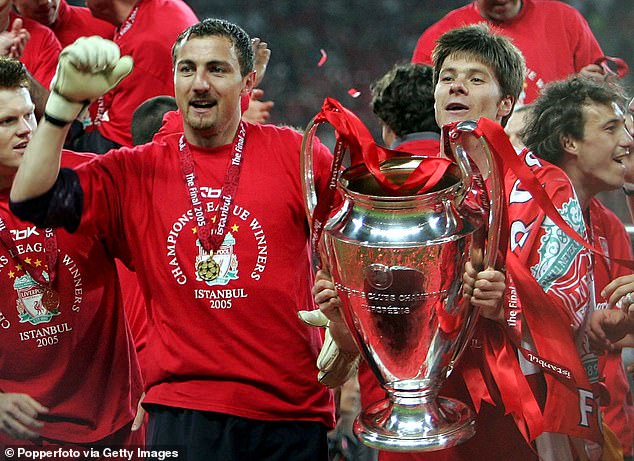 Alonso (rechts) gewann 2005 mit Liverpool die Champions League