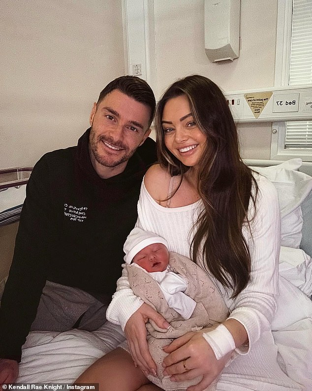 Kendall und Andrew, 31, veröffentlichten eine bezaubernde Auswahl an Bildern ihres Neuankömmlings und bestätigten die Geburt ihres kleinen Jungen