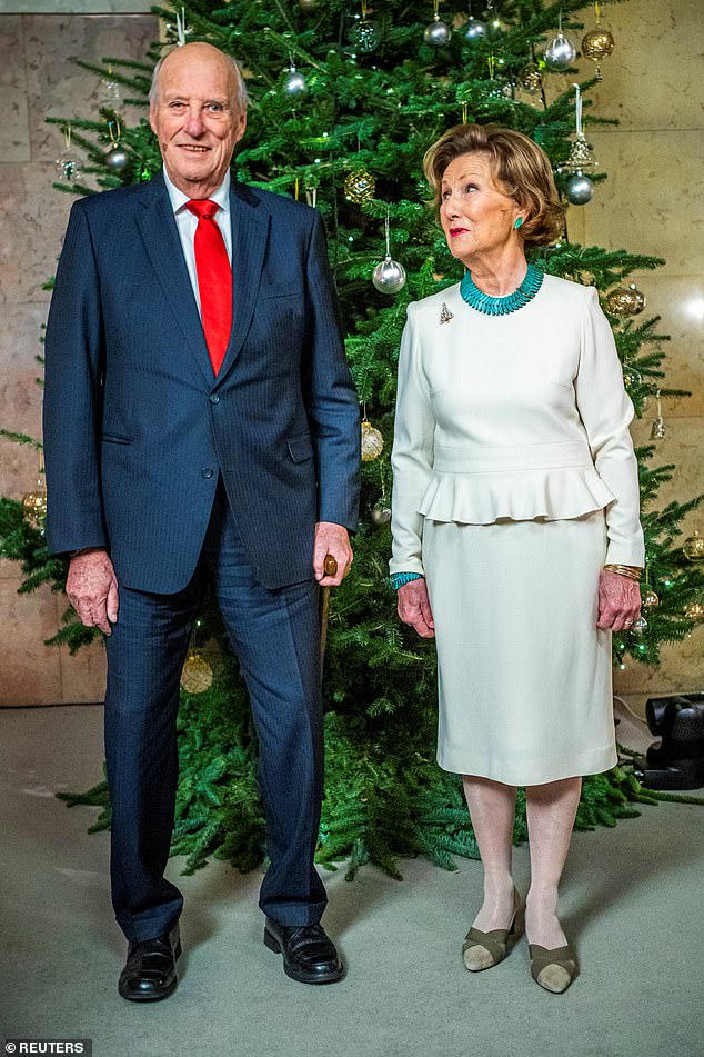 Harald und Königin Sonja gaben auf Instagram eine Erklärung ab, in der sie sich bei den Gratulanten für ihre Unterstützung bedankten.  Das Paar ist im Jahr 2020 abgebildet