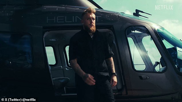 Der Netflix-Trailer zeigte Paul, wie er aus einem Hubschrauber stieg und Tyson auf einem Hubschrauberlandeplatz traf