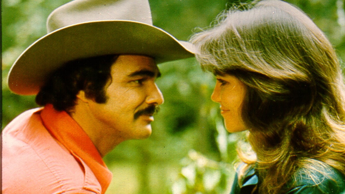 Burt Reynolds und Sally Field in einer Szene aus Smokey und der Bandit