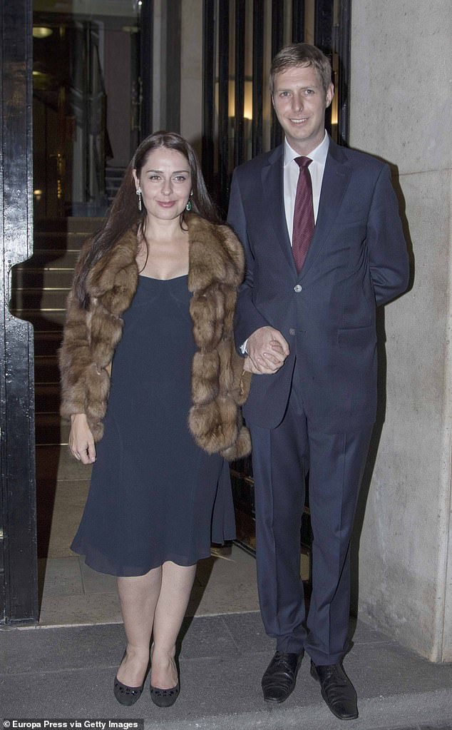 Albaniens Kronprinz Leka II. und Kronprinzessin Elia gaben im Oktober 2020 die Geburt ihres ersten Kindes, eines kleinen Mädchens namens Geraldine, bekannt. Das Paar wurde 2016 abgebildet