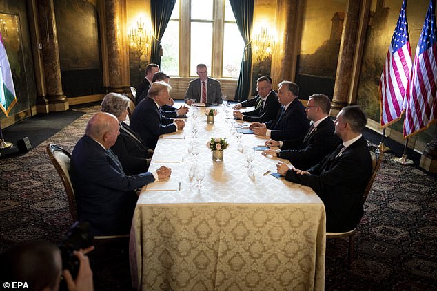Das Treffen zwischen Trump und Orbán findet zu einem Zeitpunkt statt, an dem der ehemalige Präsident weiterhin autoritäre Anhänger aller ideologischen Couleur unterstützt.