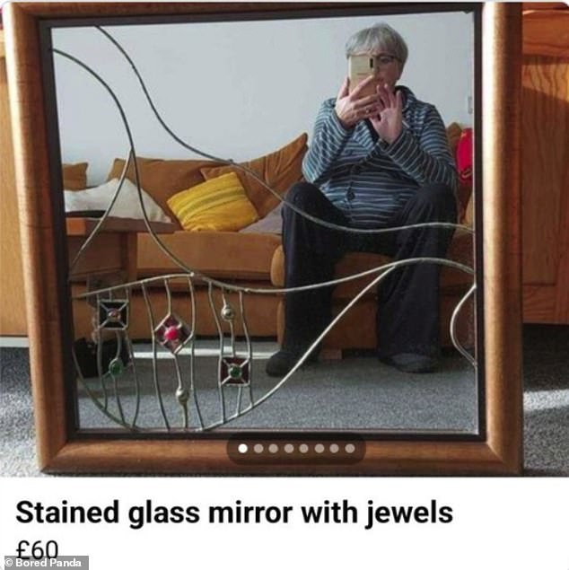 Sie können einen „Buntglasspiegel mit Juwelen“ für nur 60 £ bekommen – beworben von einer Frau aus Großbritannien, die ein Selfie vom Sofa aus gemacht hat