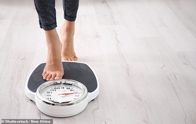 Mit zunehmendem Alter kann es zu einem Gewichtsverlust aufgrund einer Muskelverringerung kommen, und im Allgemeinen haben ältere Menschen weniger Appetit ( Stockbild )