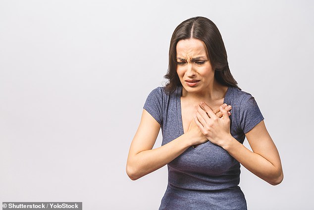 Die Symptome einer Art von Herzerkrankung, die als Angina pectoris bekannt ist, verursachen überwiegend Schmerzen in der Brust, aber Frauen können auch unter Nacken-, Kiefer- und Rachenschmerzen leiden (Stockbild)