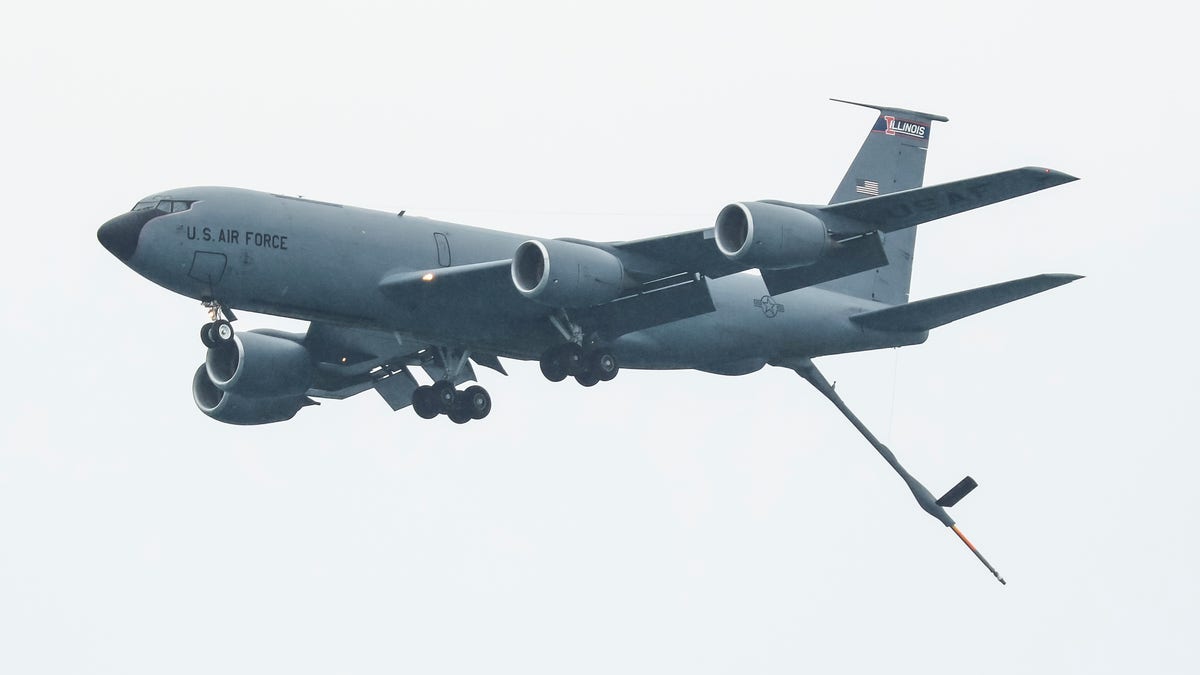 KC-135 Stratotanker zeigt Betankungsanschluss.