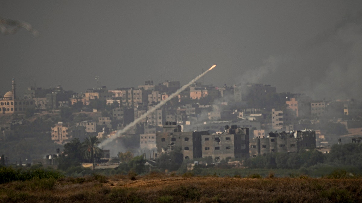 Von Gaza aus werden Raketen auf Israel abgefeuert