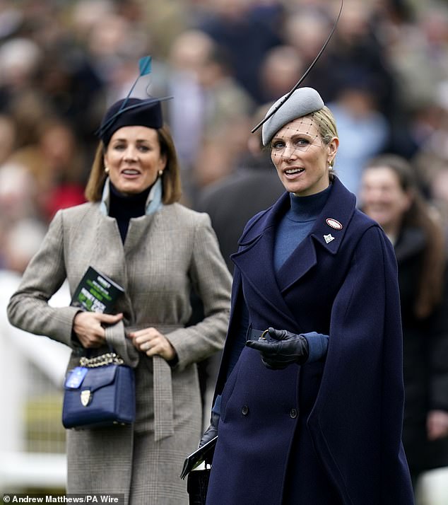 Fernsehmoderatorin Natalie Pinkham (Bild links) begleitete Zara heute zum Cheltenham Racecourse