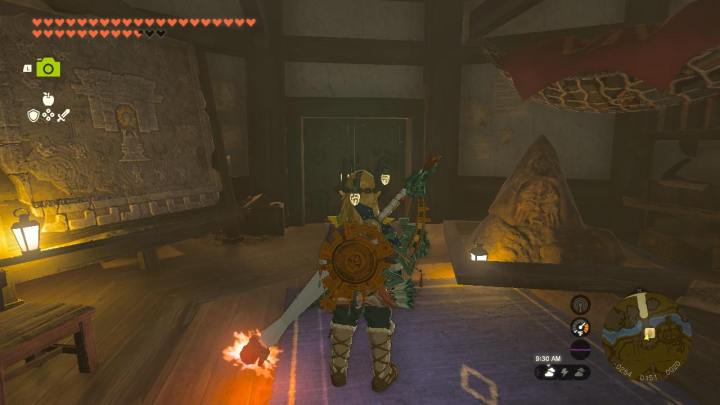 Link steht in The Legend of Zelda: Tears of the Kingdom vor einer Bargainer's Statue.