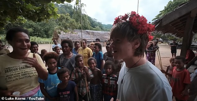 Luke wurde auf Utupua herzlich willkommen geheißen und die Inselbewohner feierten seinen Besuch