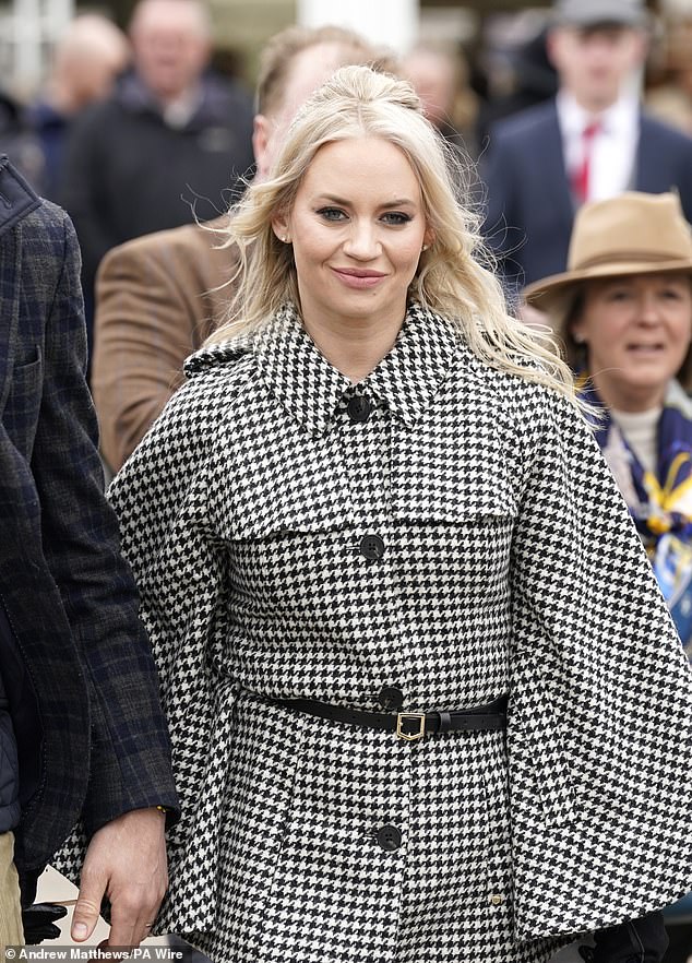 Kimberly Wyatt looked effortlessly cool in black and white houndstooth