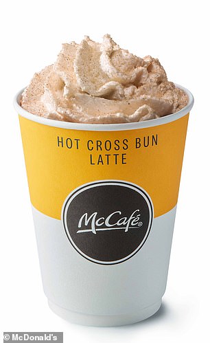 Als Hommage an die Liebe der Nation zu Hot Cross Buns wird der brandneue Hot Cross Bun Latte zum Preis von 2,69 £ auf der Getränkekarte erscheinen