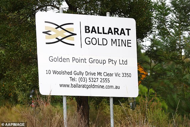 Victory Minerals betreibt die Ballarat-Goldmine, die nicht für die Öffentlichkeit zugänglich ist und aus Tunneln und Schächten besteht, die sich unter den Häusern in Mount Clea erstrecken