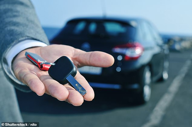 Besorgt: Dem Leser und seiner Partnerin wurde vom Verkäufer, der die Schlüssel übergab, mitgeteilt, dass das Auto schnell repariert werden könne – doch das war nicht der Fall