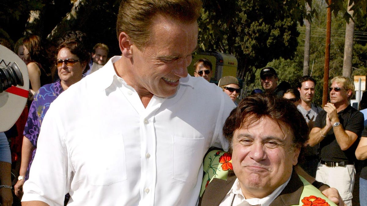 Arnold Schwarzenegger und Danny DeVito im Jahr 2004