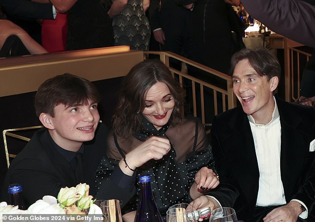 Cillian Murphys Sohn Aran, 16, (Bild links) mit seinen Eltern bei den Golden Globe Awards